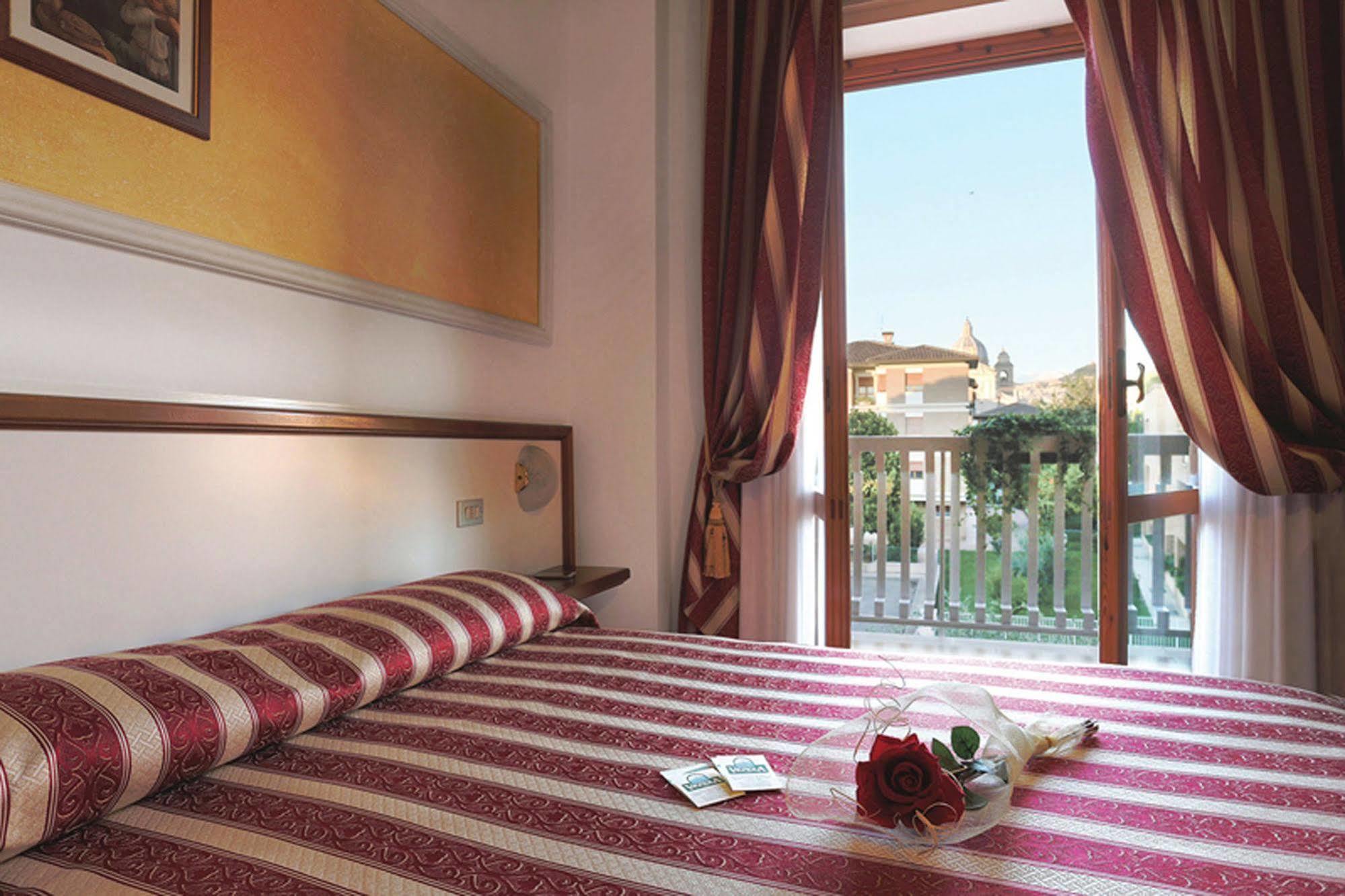 Hotel Vignola Assisi Esterno foto