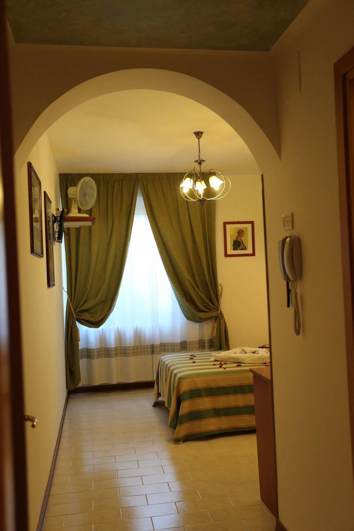 Hotel Vignola Assisi Esterno foto